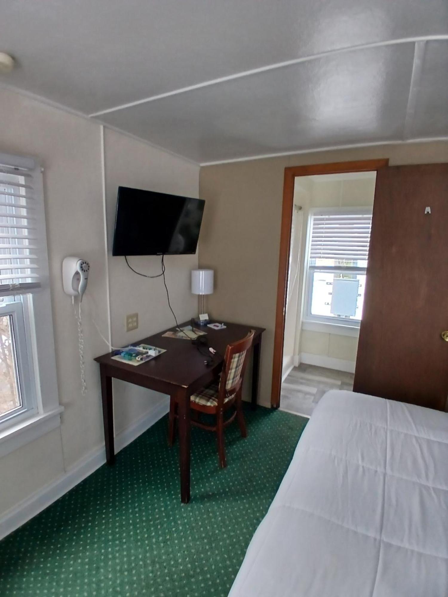 Plantation Motel Huron Exterior photo